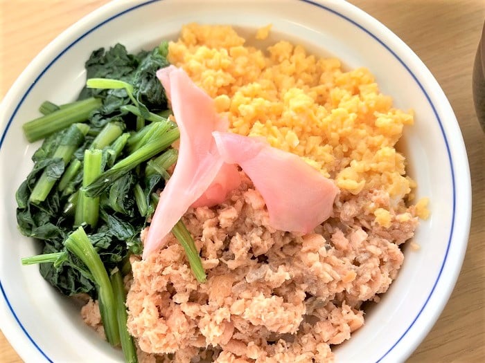 【昼食】サケと玉子の丼