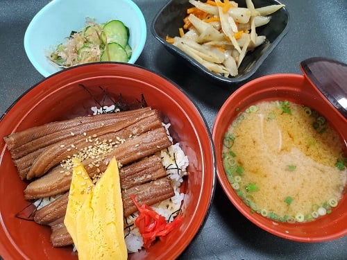【昼食】8月17日（水）『はかりめ丼』