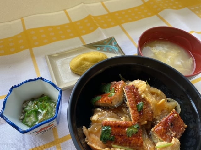 昼食【うな玉丼】