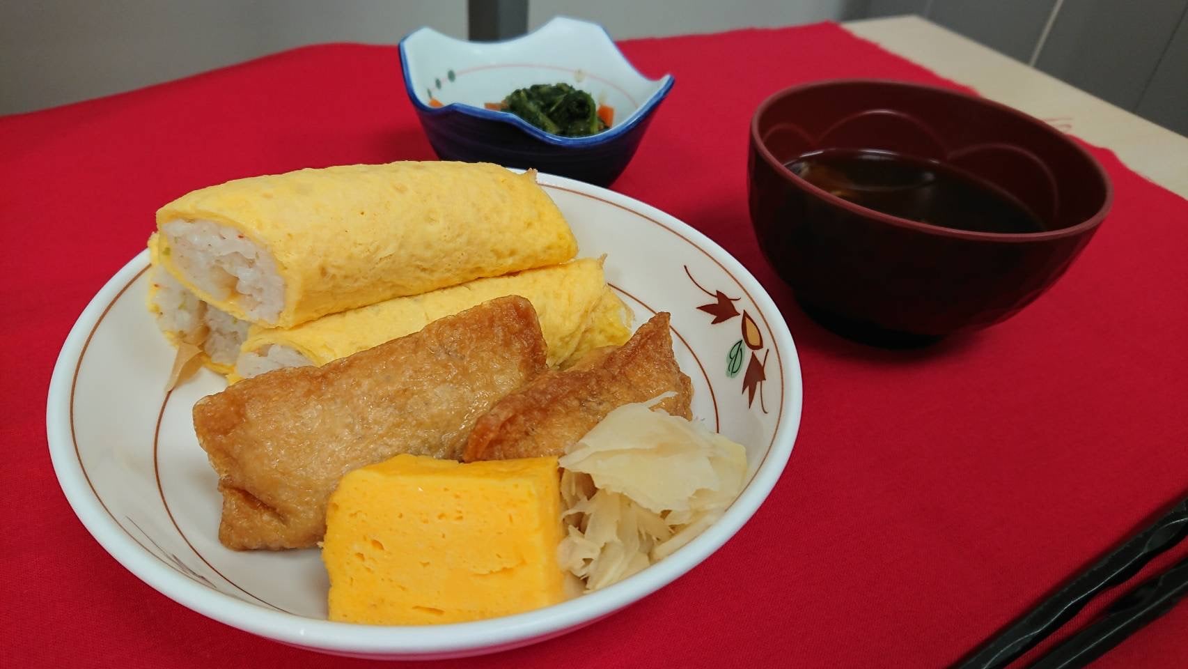 昼食【いなり・たまご巻盛合せ】