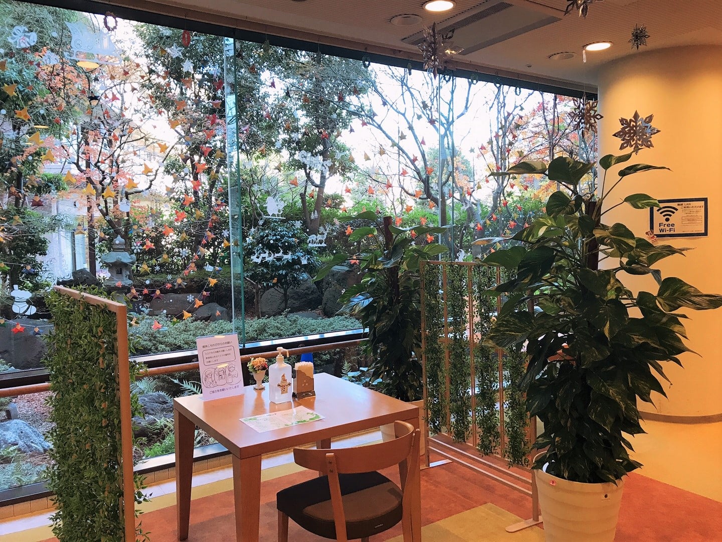 園内クリスマス飾りのご紹介②～喫茶こもれび～