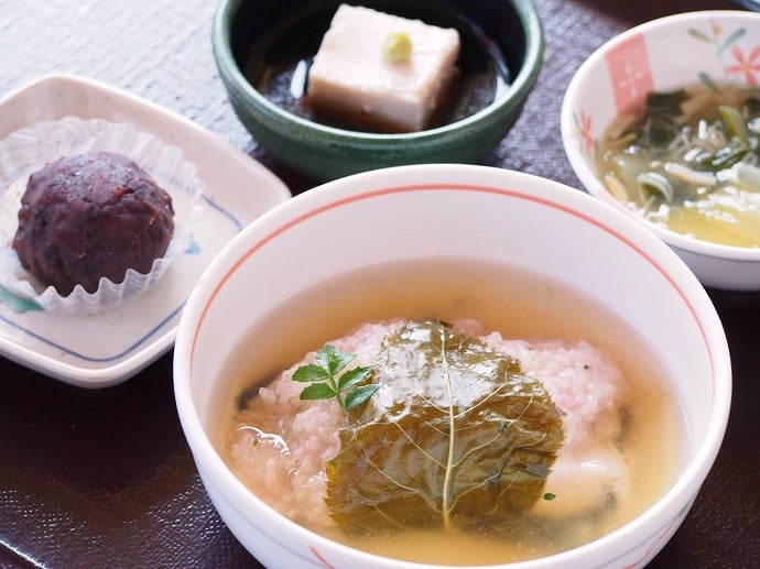 鰆の桜蒸し