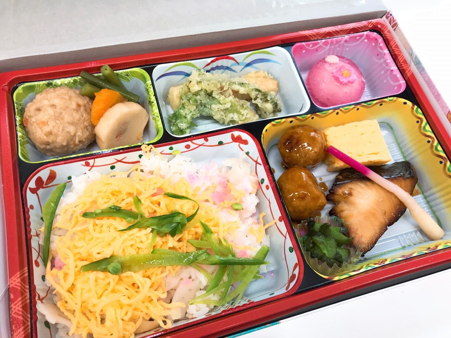 お花見弁当（昼食）