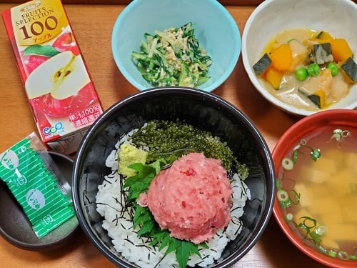 【昼食】海ぶどうねぎとろ丼・盛岡じゃじゃ麺