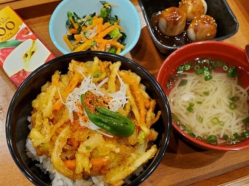 【昼食】野菜のかき揚げ丼