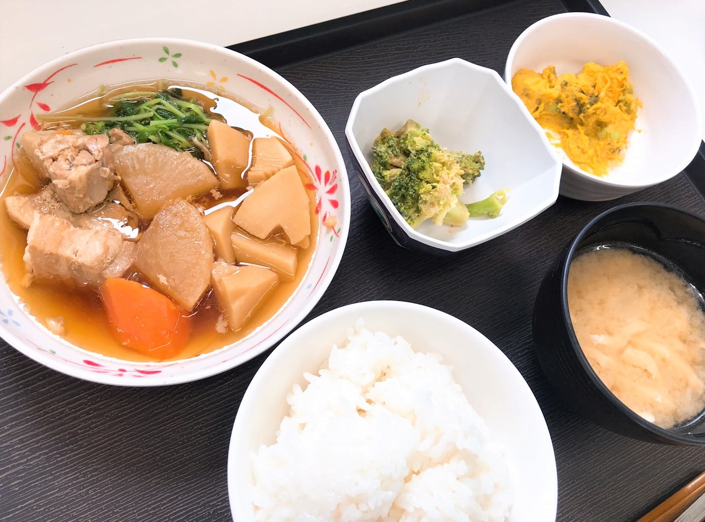 豚肉と野菜の煮物（昼食）