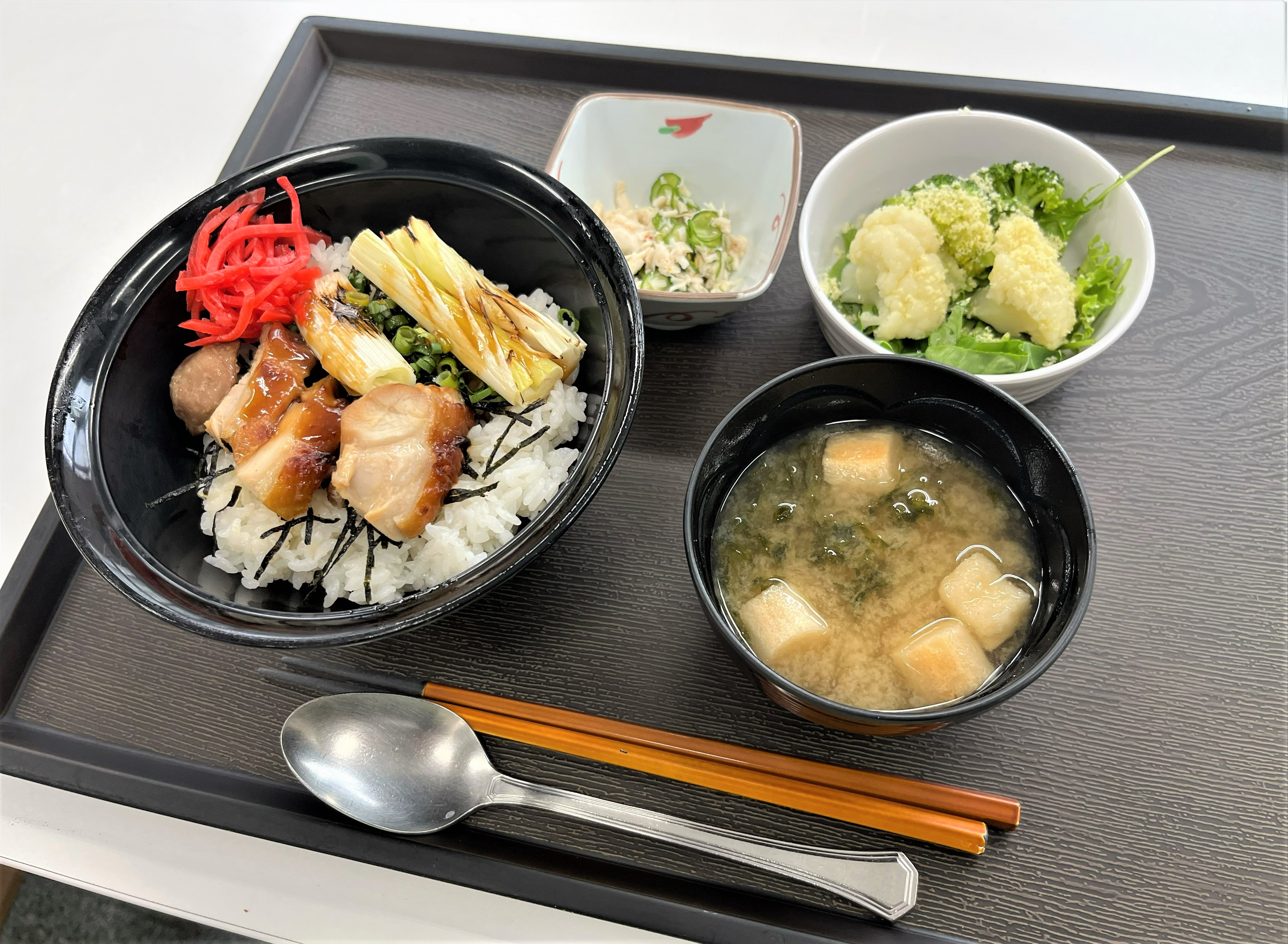 焼き鳥丼（昼食）