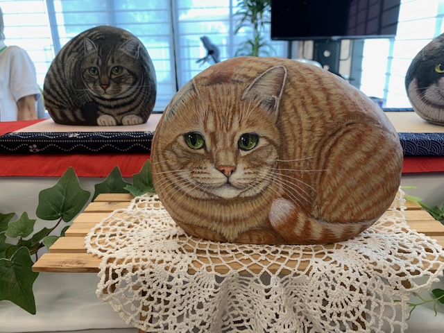 サブラウンジで石猫展示会を開催中
