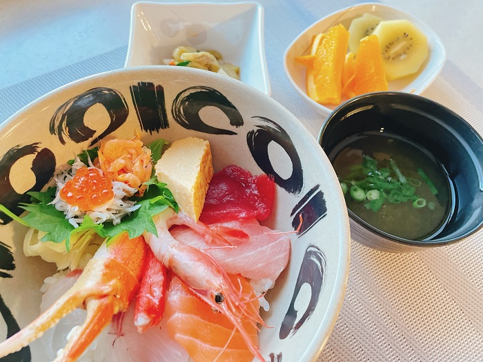 特別料金献立「海鮮ちらし寿司定食」（夕食）
