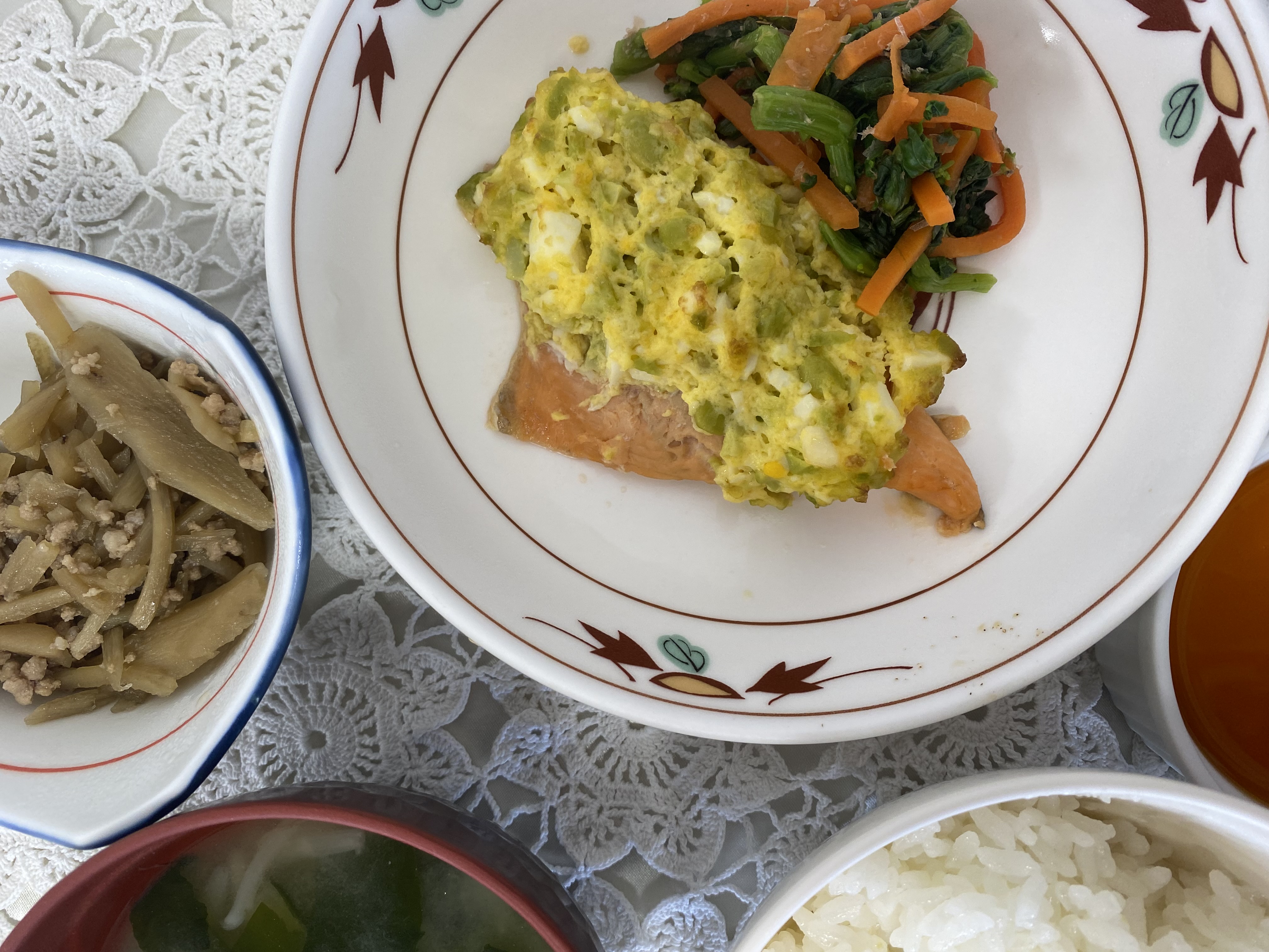 昼食【春のおすすめ・鮭の菜種焼き】