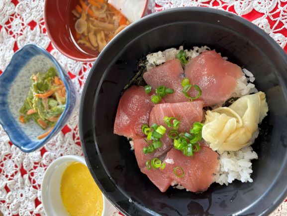 昼食【鉄火丼】