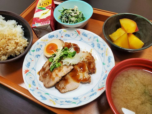 【昼食】炙り焼豚・ねぎとろ温玉丼