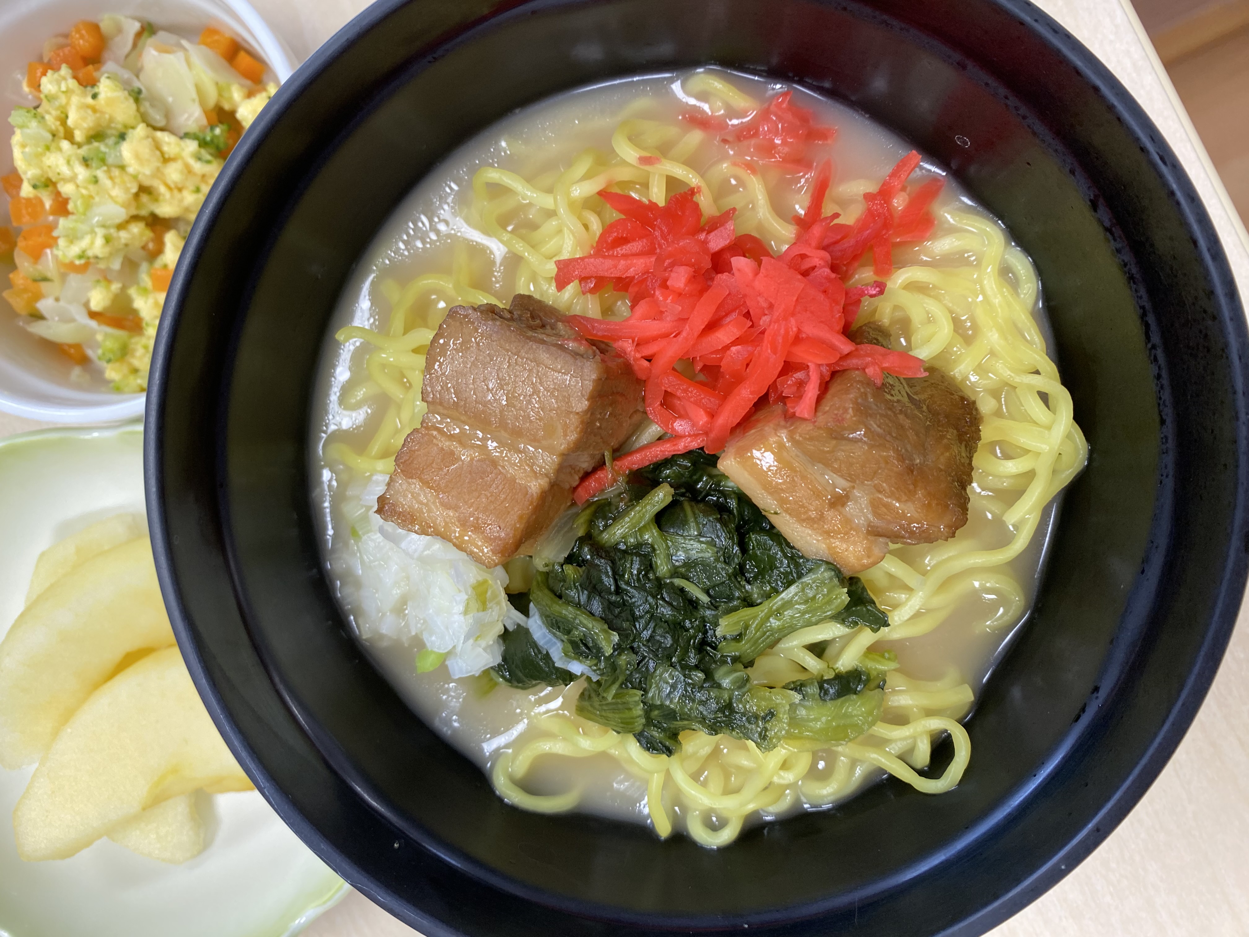 昼食【沖縄名物・ソーキそば風】