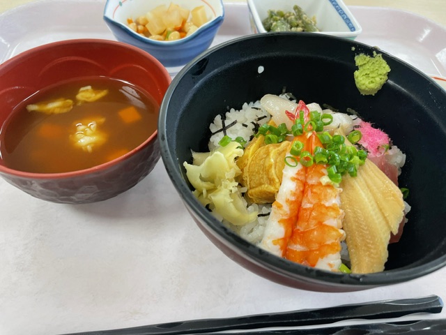 昼食【千葉名物・おらが丼】