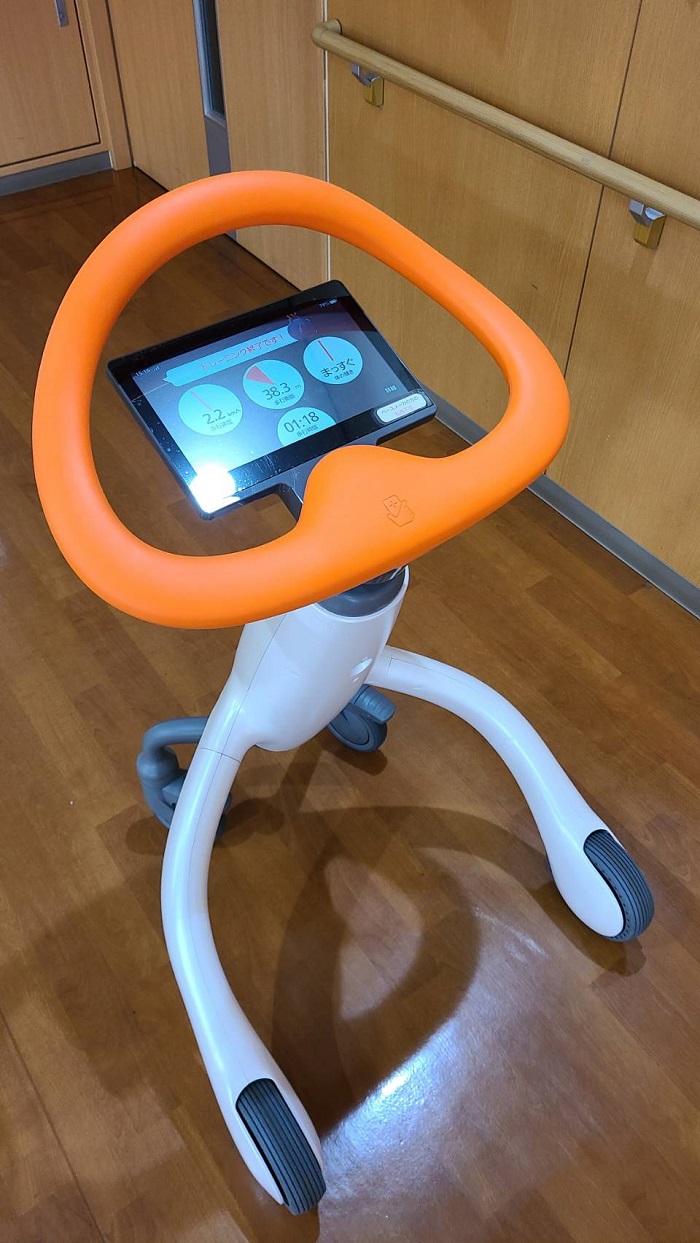 歩行トレーニングロボットと一緒に！