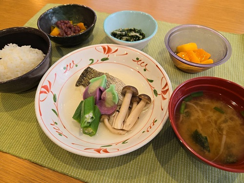 【夕食】牛肉豆腐・すずきの酒蒸し