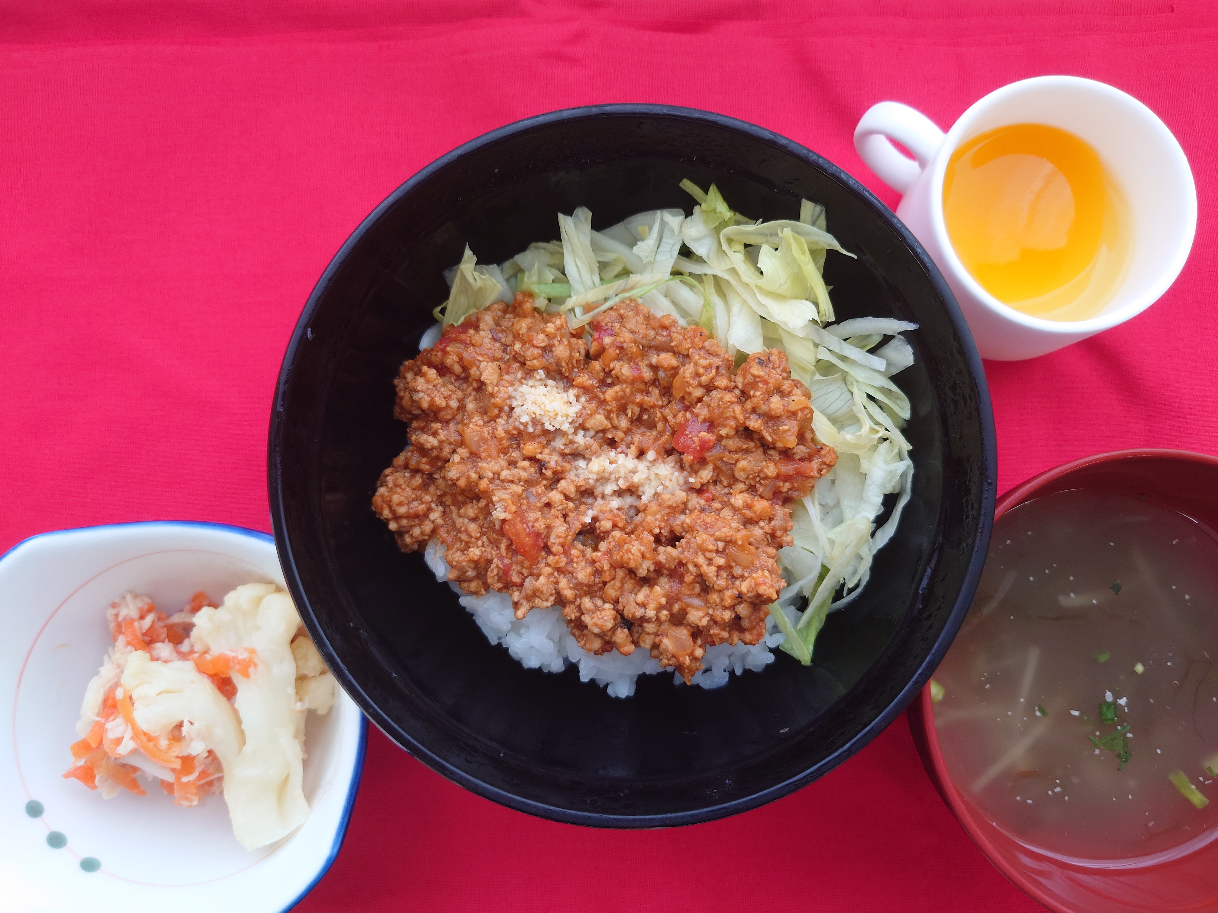 昼食【沖縄料理・タコライス】