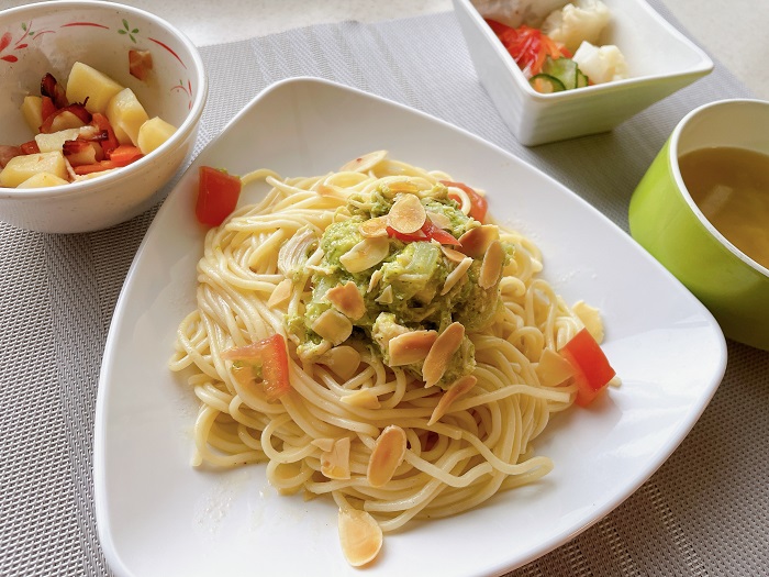 鶏のささみとアボカドの冷製パスタ ～おすすめメニュー～