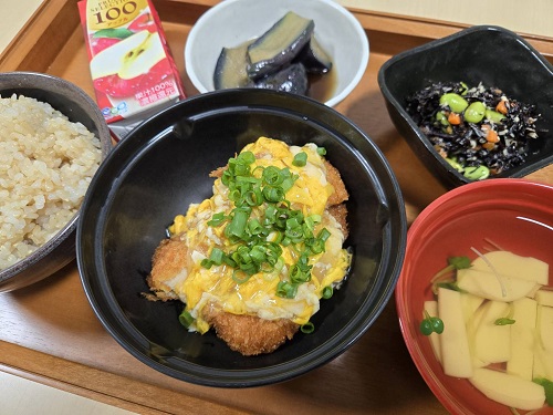 【昼食】チキンカツ玉子あんかけ
