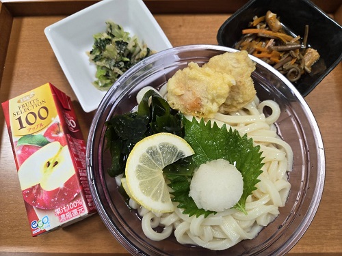 【昼食】冷し塩柑橘うどん（鶏天）