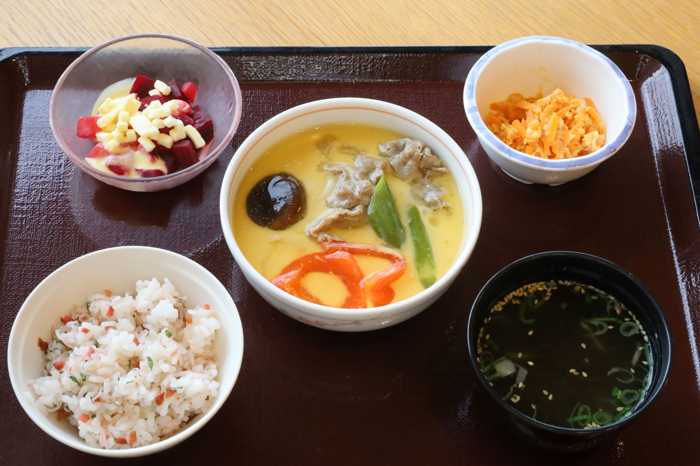 調理師おすすめメニュー
『牛肉の豆乳小田巻き蒸し・鯖の味噌煮』