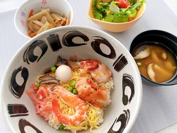 鶏五目釜めし （昼食）