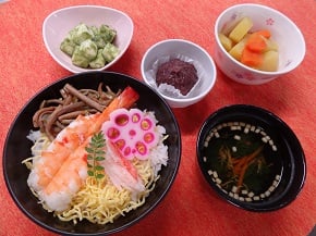 「春のちらし寿司」「豚温しゃぶ」（夕食）