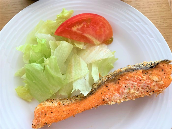 【昼食】サケの香草パン粉焼き