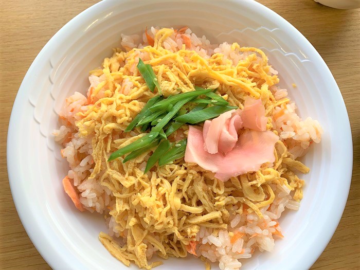 【昼食】鮭の散らし寿司