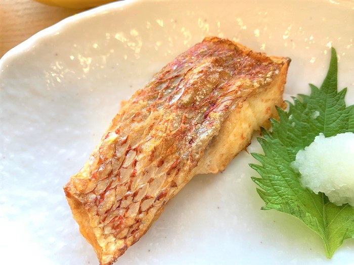 【昼食】タイの塩焼き