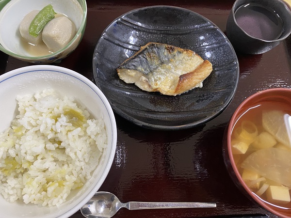 昼食【鹿児島県・からいもごはん】