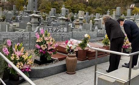 春の慰霊祭～献花～