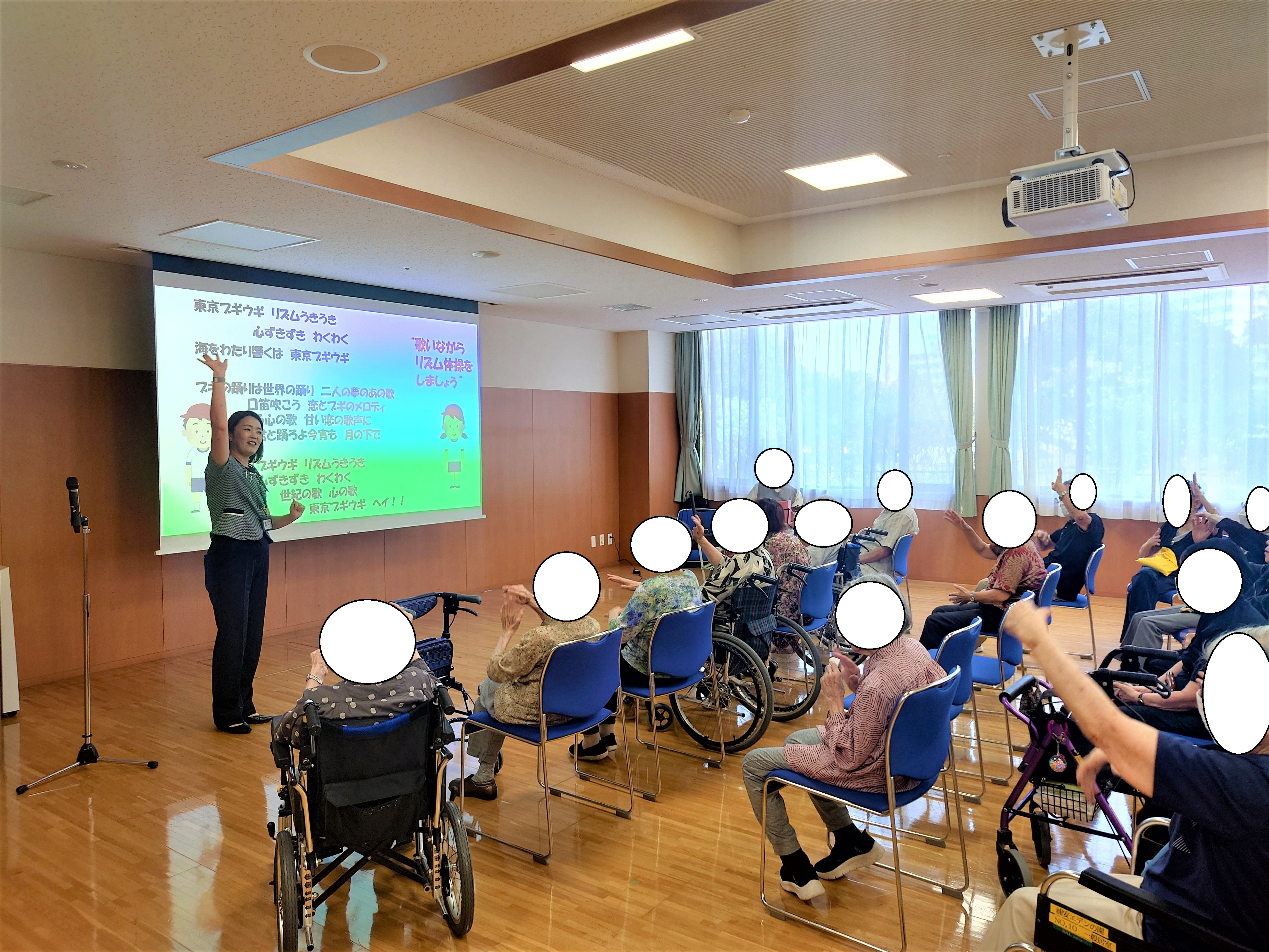 ８月18日（月）集会ホールにて　D-Room音楽会を開催いたしました