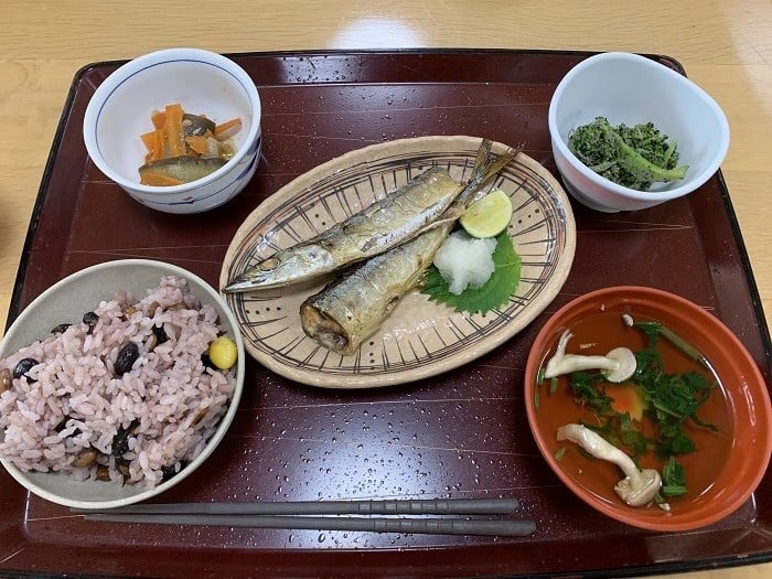 【昼食】サンマの塩焼き