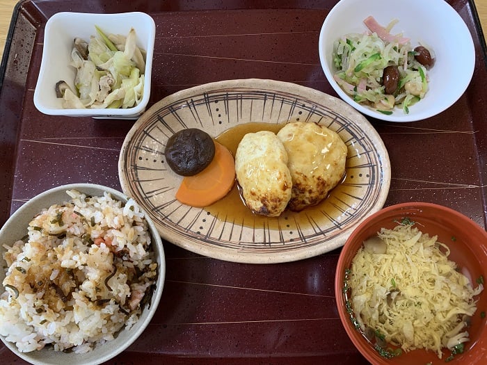 【昼食】鶏つくねの照り焼き