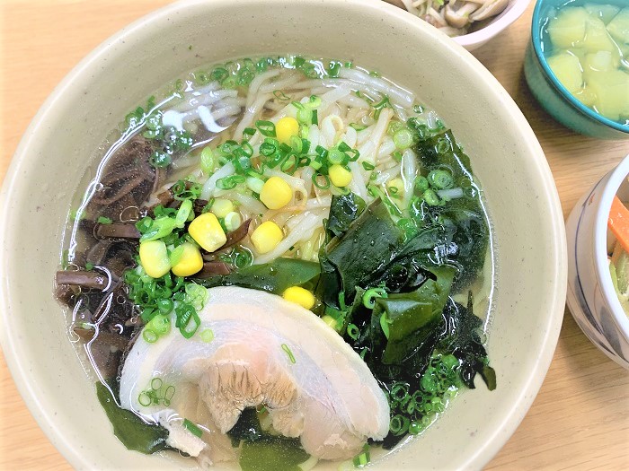 【昼食】塩ラーメン	
