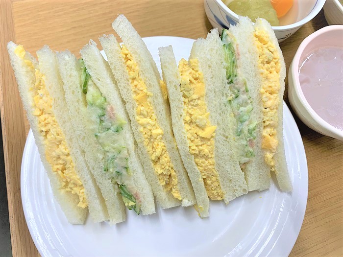 【昼食】サンドイッチ（玉子とツナポテ）	
