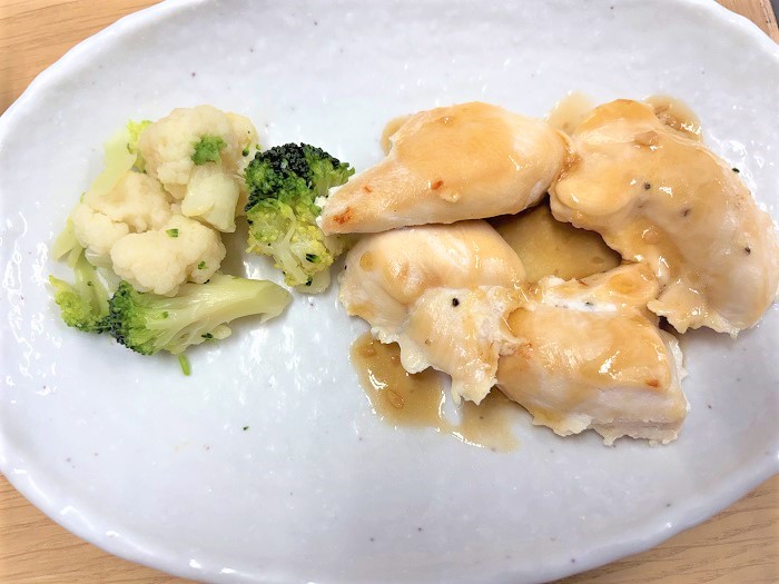 【昼食】鶏ささみのにんにく風味焼き
