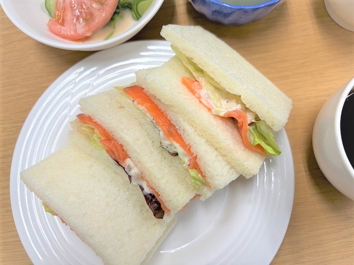 【昼食】スモークサーモンサンド
