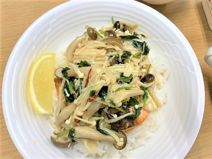 【昼食】鮭のエスニックごはん
