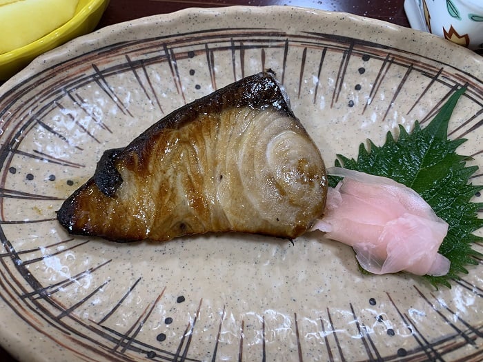 【昼食】ブリの照り焼き