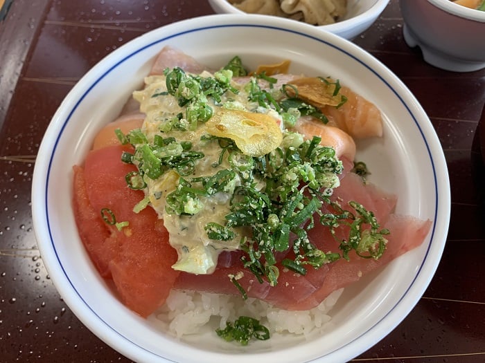 【昼食】シェフスペシャルメニュー～鮪と鮭のタルタル丼～
