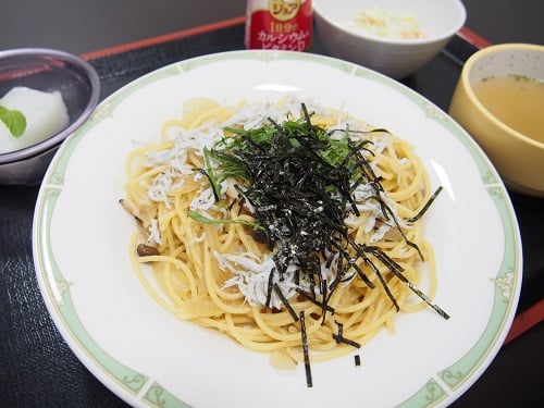 【昼食】4月9日（木）