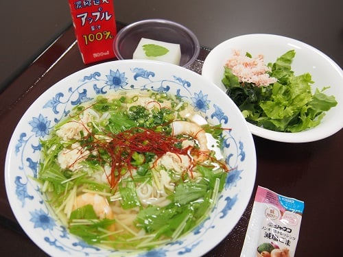 【昼食】鶏肉と海老のフォー