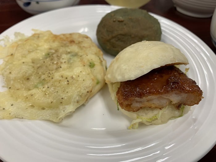 【昼食】パン盛り合わせ