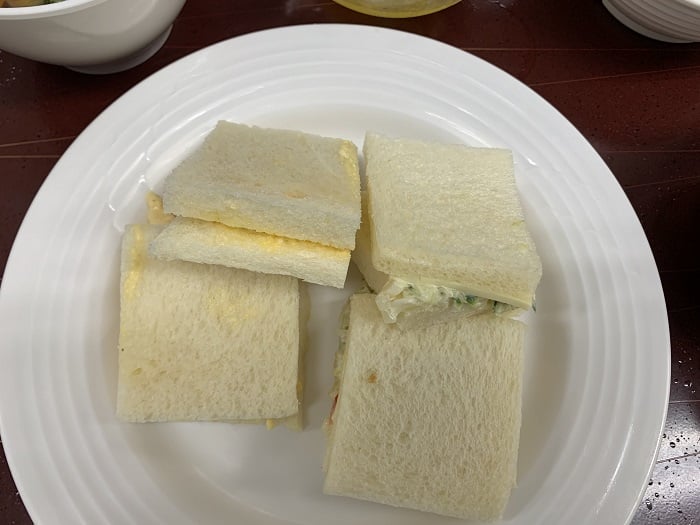 【昼食】玉子と野菜のサンドイッチ