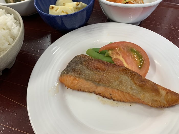 【昼食】サケのムニエル