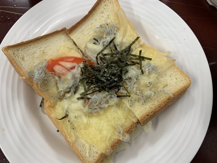 【昼食】白魚チーズトースト