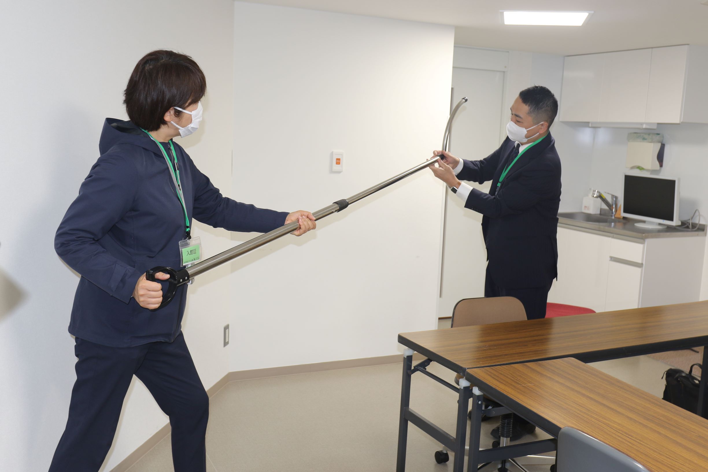 さすまたは視覚による牽制としても大きな効果があります