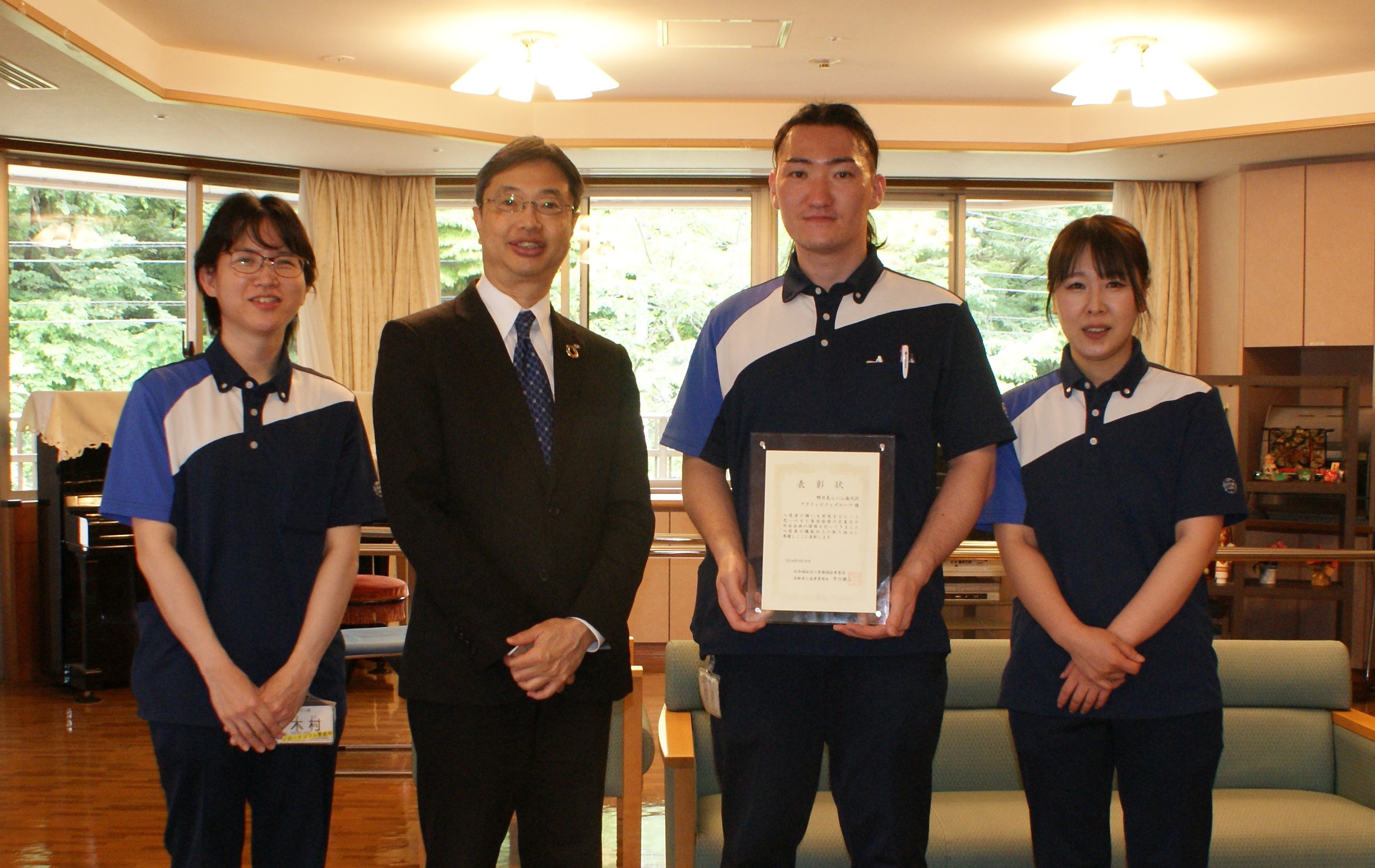 平川常務を囲んで記念撮影